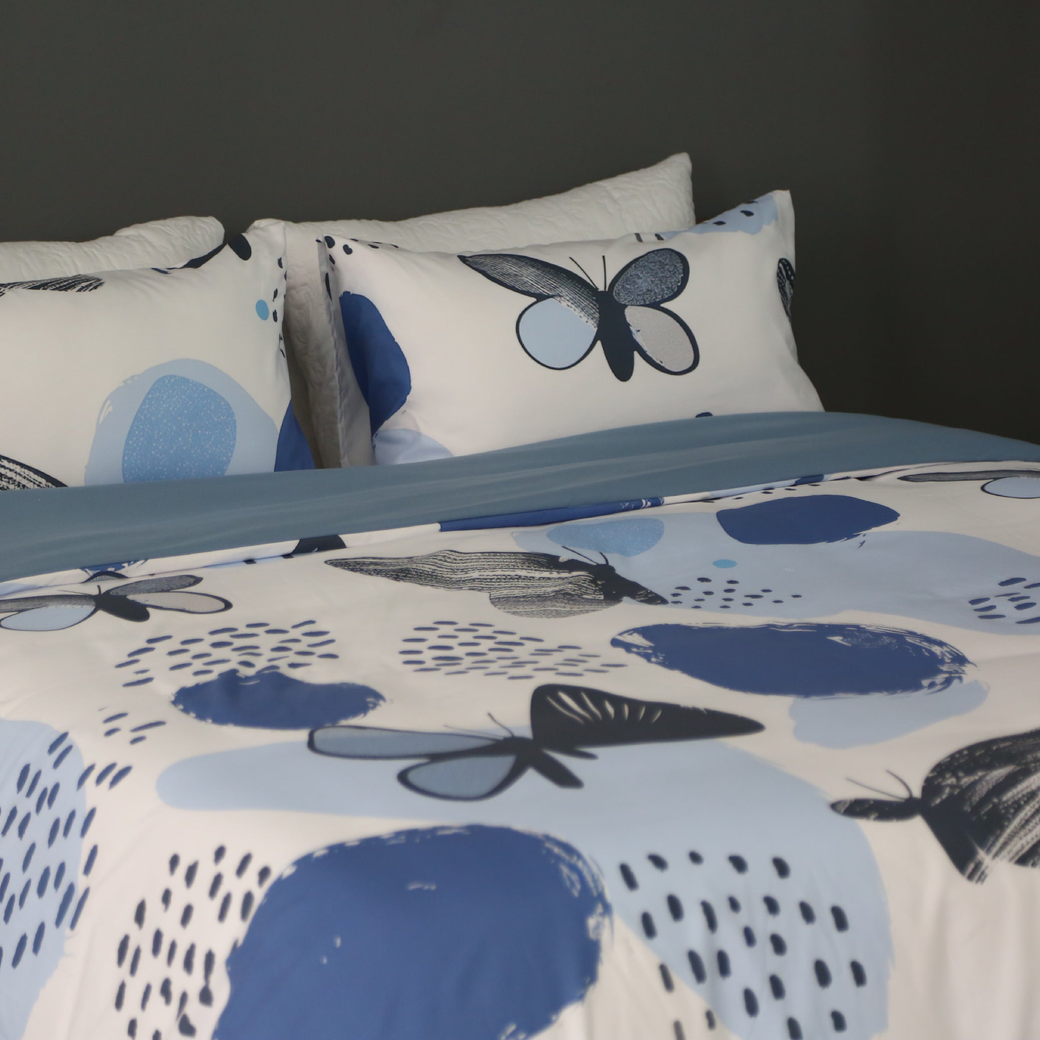 Housse de Couette Double Face Nuit Moderne – Summer Butterfly / Un été, deux ambiances.
