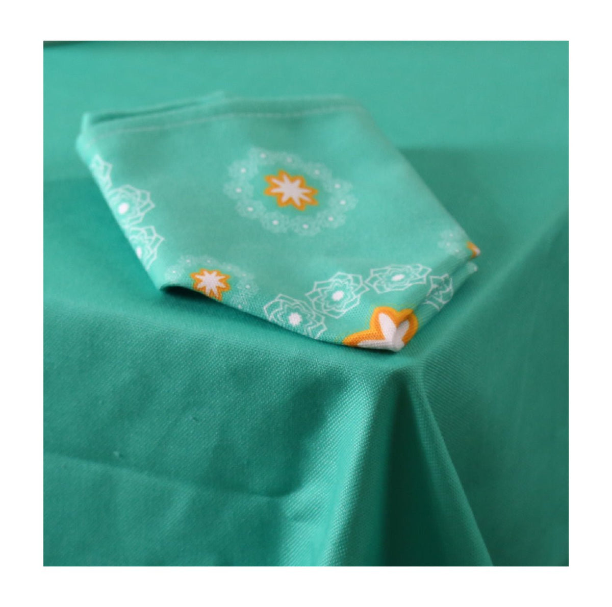 Nappe de table "Sérénité du Ramadan" - Élégance et Tradition sur Votre Table 🌙 - Nappe de Table Dwirty Maroc