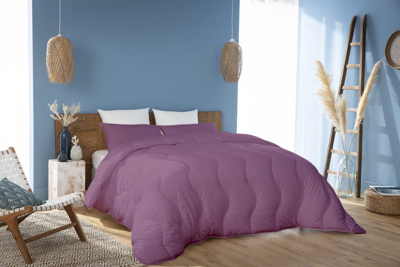 Couette Uni Kasbah Microfibre Violet - Antiallergique + Taie d'Oreiller  Offert avec  -50% Offre 2024