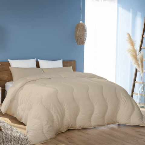 Couette Uni Kasbah Microfibre Beige Sable + Taie d'Oreiller Offertes  // Chaude C°+++ & Antiallérgique