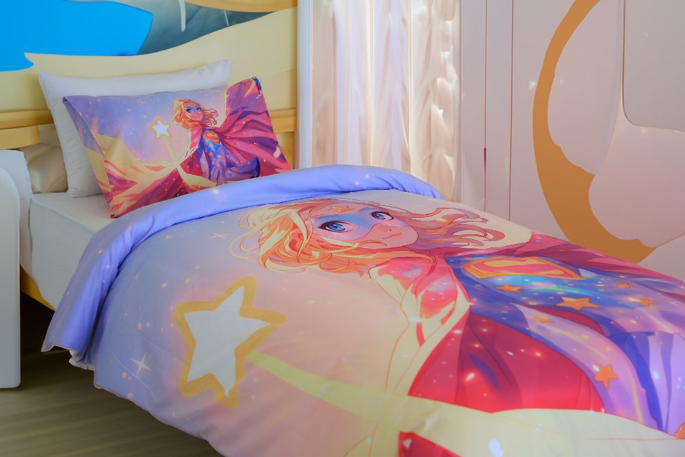 Housse de couette Fille "Messagère du Cosmos" + 1TO - 1 Place (160x220 cm) - Collection "Galaxie des Héros" - Couette & Housse de Couette Dwirty Maroc