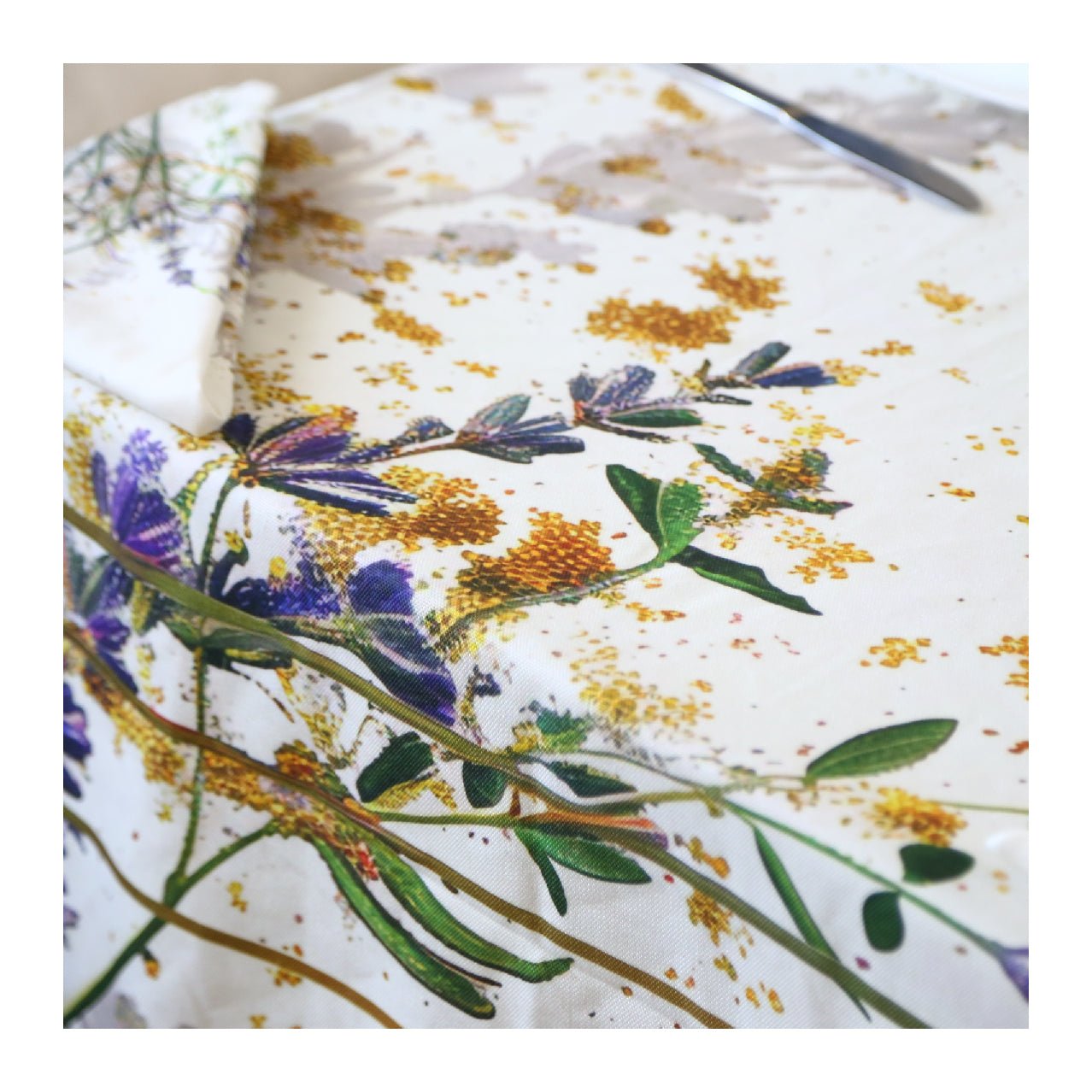 Nappe de Table "Éclats de Lavande – Collection ÉLÉGANCE MODERNE ✨ - Nappe de Table Dwirty Maroc