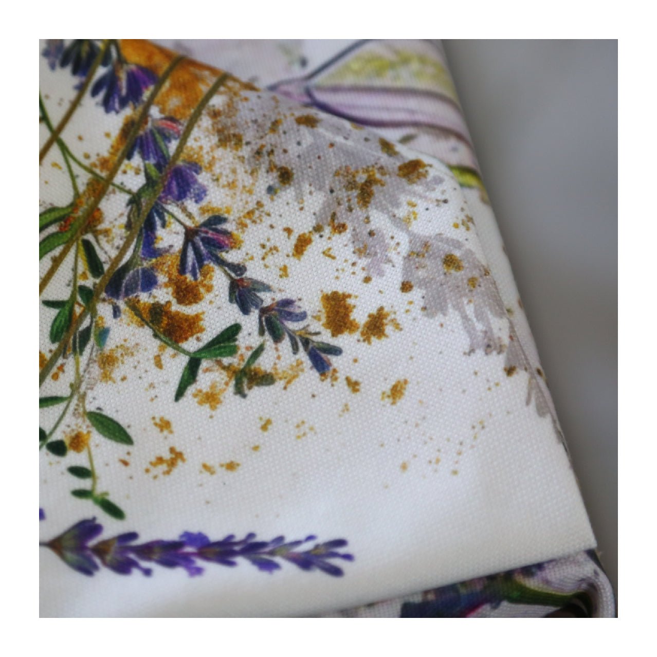 Nappe de Table "Éclats de Lavande – Collection ÉLÉGANCE MODERNE ✨ - Nappe de Table Dwirty Maroc