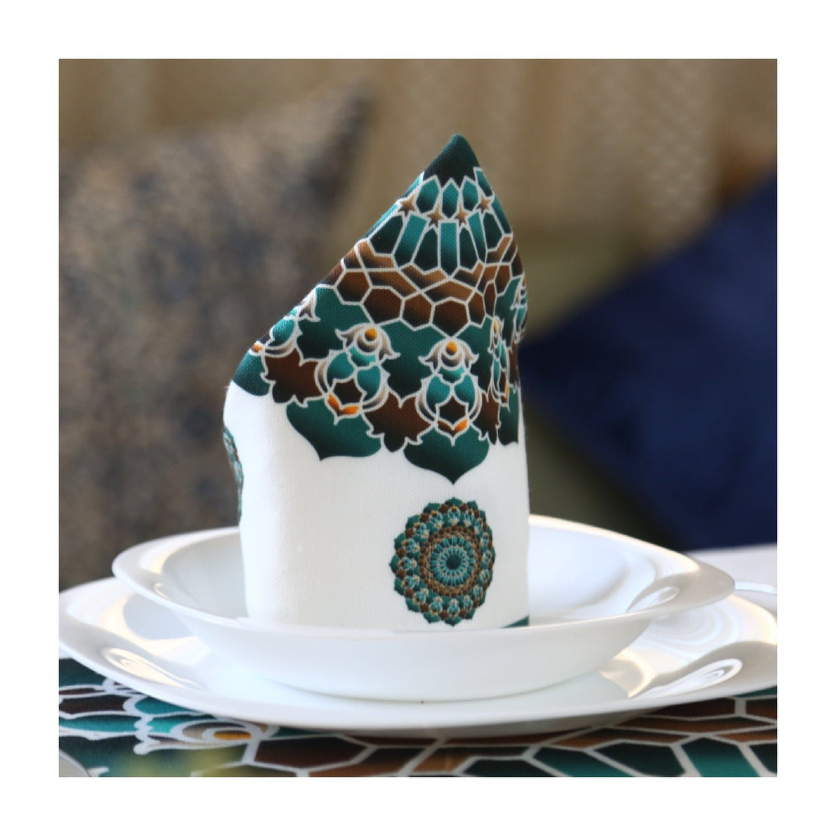 Nappe Élégante pour une Table Festive 🌿 "Harmonie arabesque" - Nappe de Table Dwirty Maroc