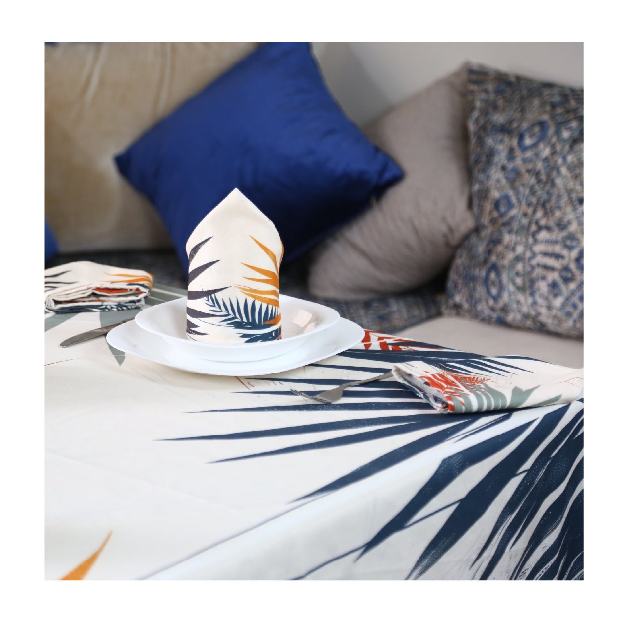 Nappe de Table "Palmes Dorées" – Collection ÉLÉGANCE MODERNE ✨
