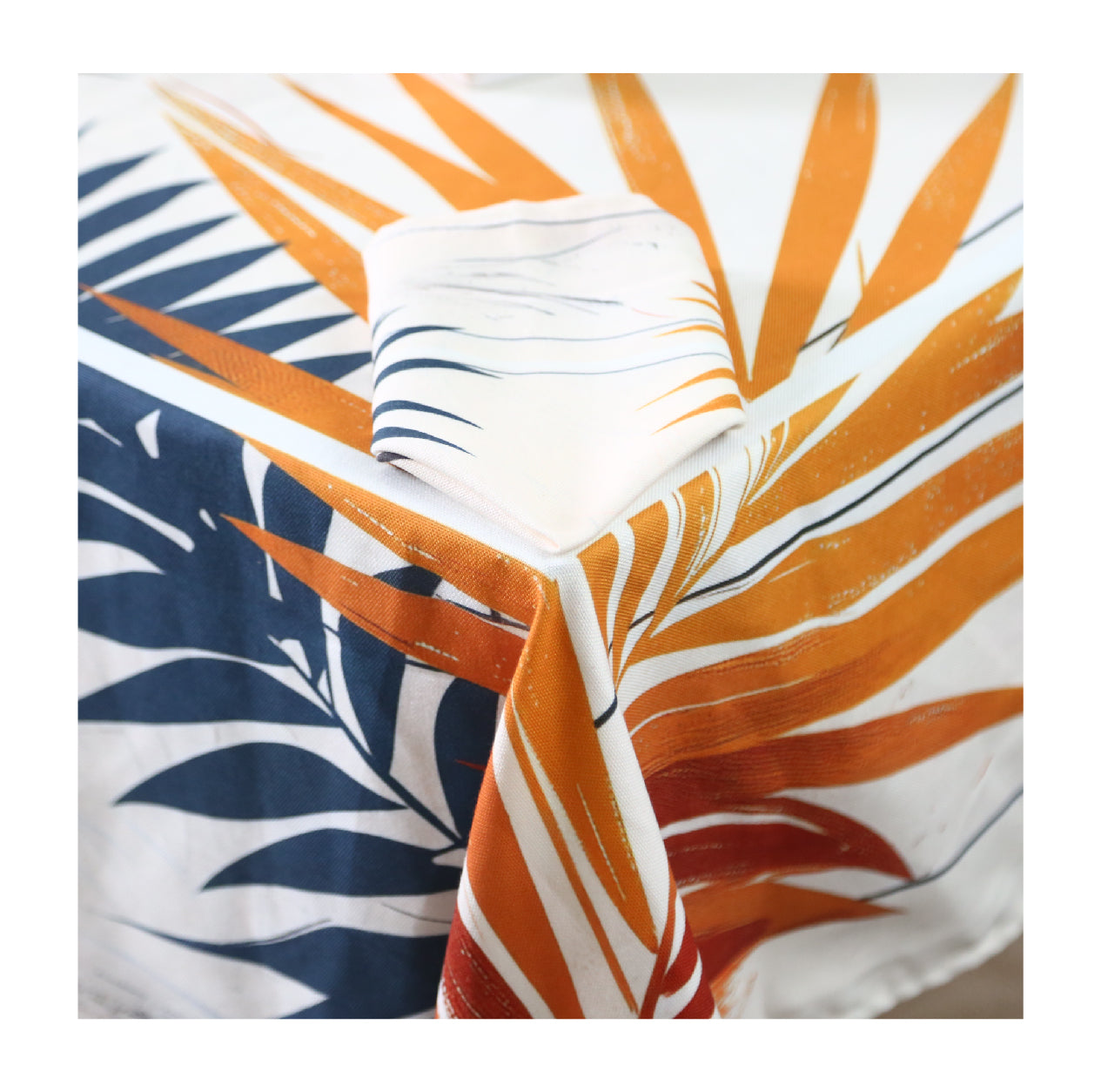 Nappe de Table "Palmes Dorées" – Collection ÉLÉGANCE MODERNE ✨