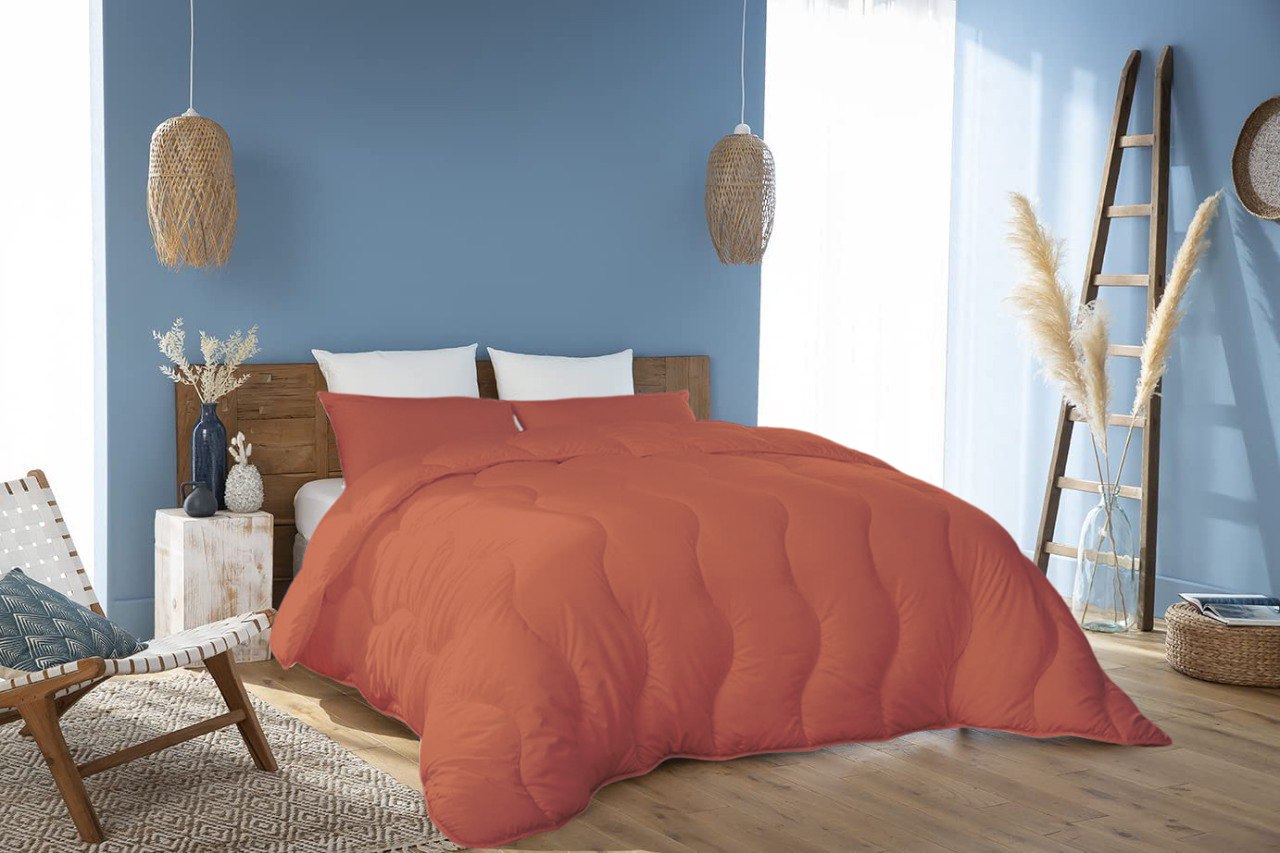 Couette Uni Kasbah Microfibre Orange + Taie d'Oreiller Offertes  // Chaude C°+++ & Antiallérgique
