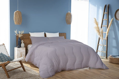 Couette Uni Kasbah Microfibre Gris moyen - + Taie d'Oreiller  Offerte // Chaude C°++ & Antiallergique